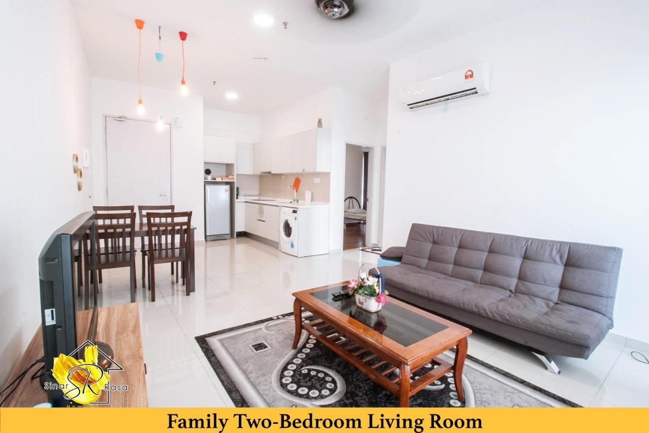 שאה אלאם Sinar Rasa Homestay At I-Soho, I-City מראה חיצוני תמונה Family Two-Bedroom Living Room